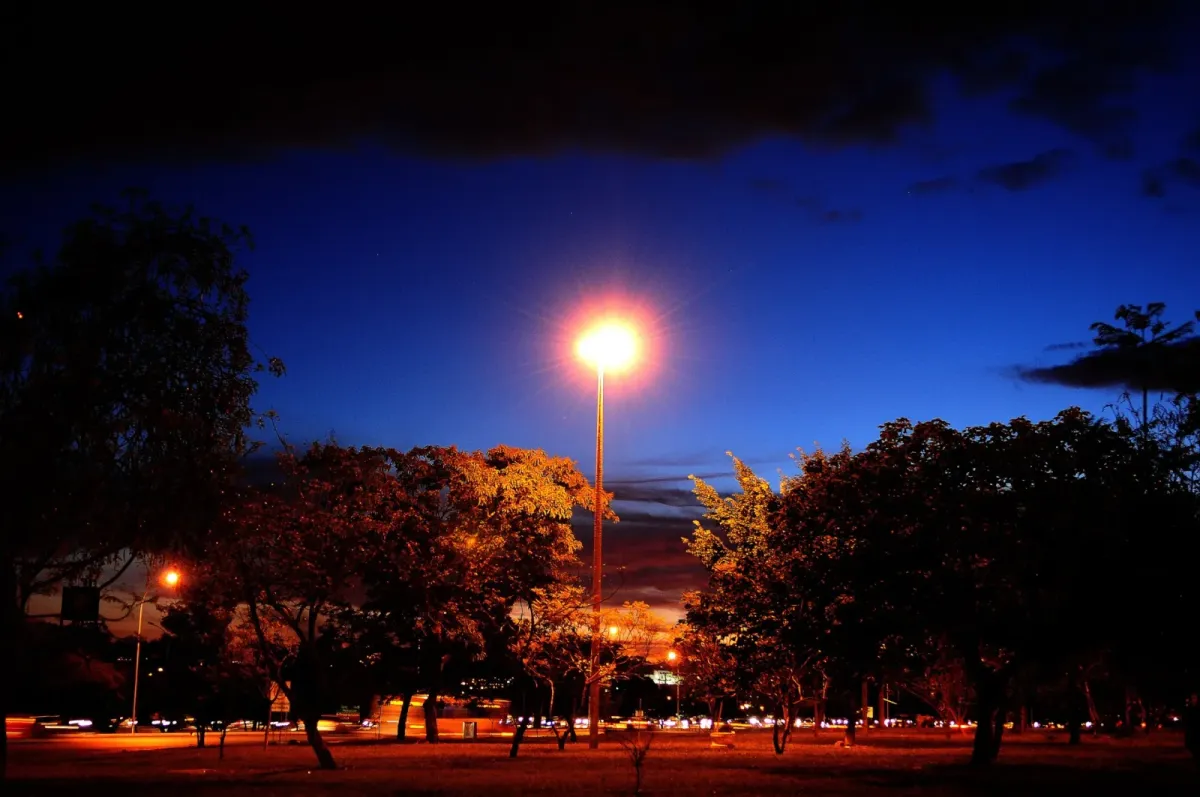 Brasília ao anoitecer. Foto: Agência Brasília/Wikimedia Commons (CC BY 2.0)