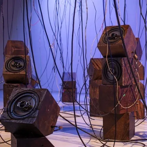 Exposição "Selva Elétrica", de Vivian Caccuri