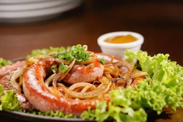 Linguiça acebolada