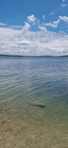 O Lago Corumbá IV em volta da ilha