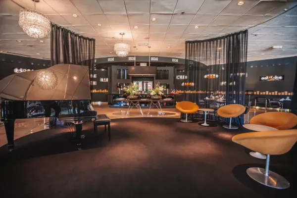 Lounge com piano