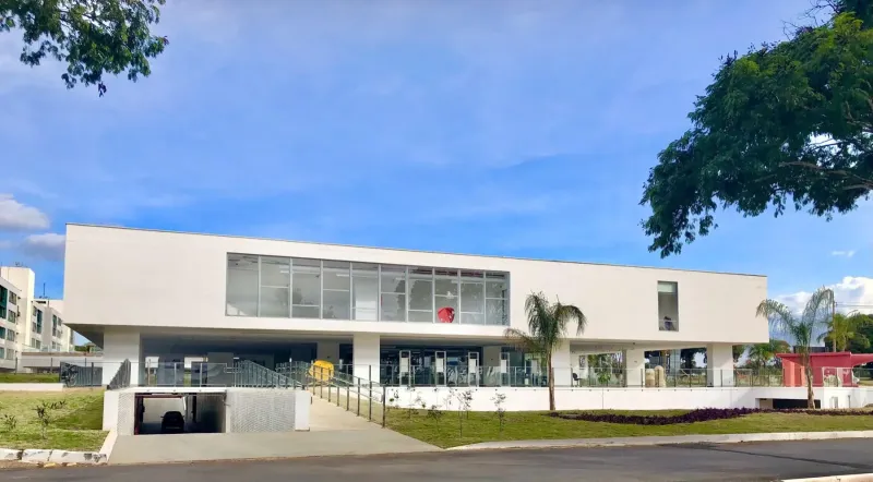 Fecha às terças, abre às segundas, do Museu de Arte de Brasília (MAB)