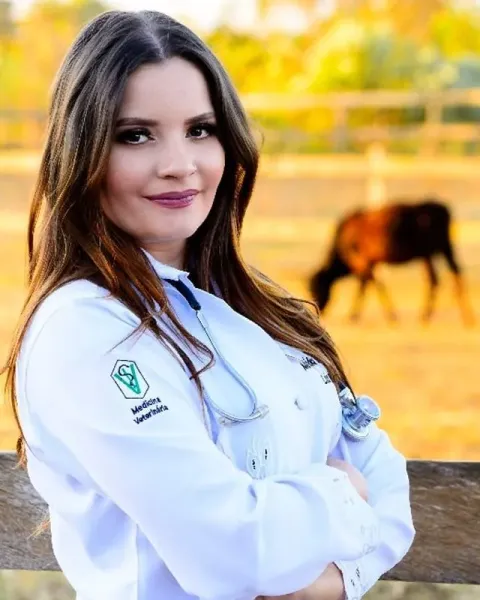 Médica-veterinária da equipe
