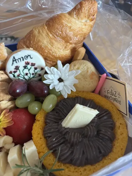 Cesta de Café da manhã e presentes