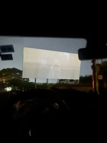 Cine Drive-In
