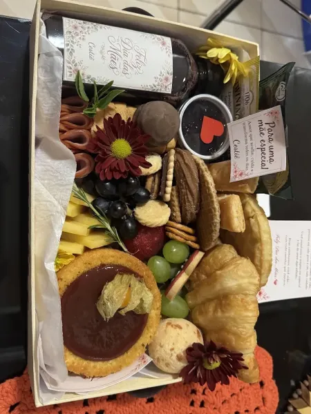 Cesta de Café da manhã e presentes
