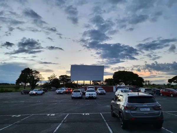 Cine Drive-In