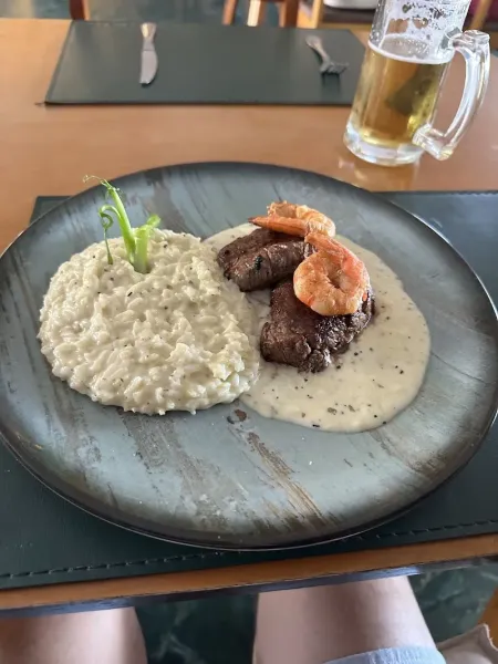 Risoto com filé e camarão